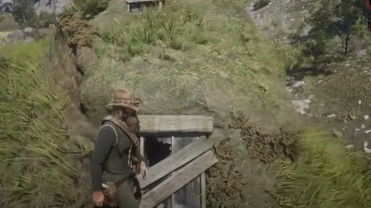 亚瑟爬上神秘山屋的草皮屋顶，走向破窗户